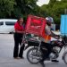 Captan a mujer llevándose presuntamente un carrito de compras de supermercado en Verón-Punta Cana