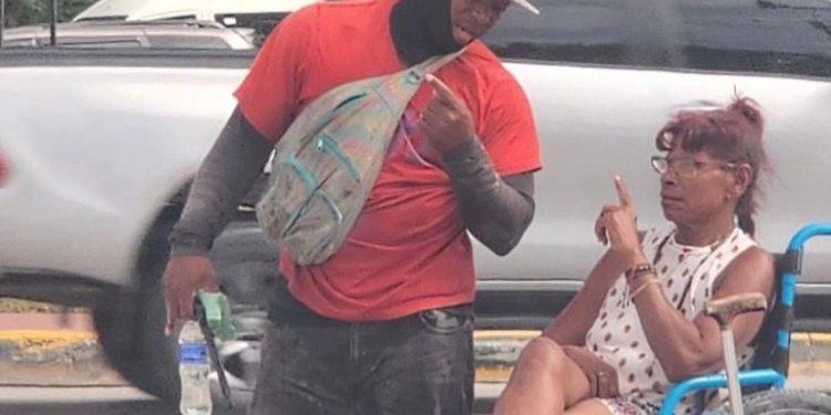 Denuncian presunta utilización de personas para pedir dinero en semáforos de Friusa y Coco Loco