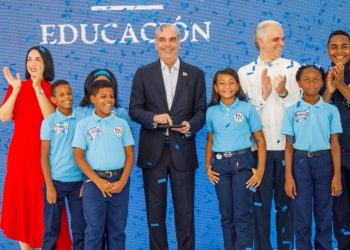 Inicia oficialmente el año escolar 2026-2027 con actos simultáneos en Santo Domingo y Santiago